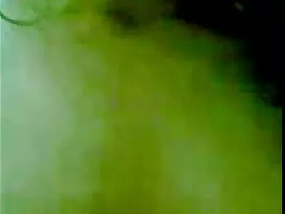 Garota de cabelo rosa mostra sua buceta filme pornô homem transando com mulher peluda