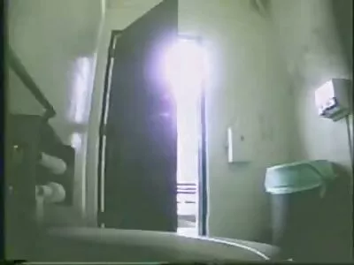 Um filme de pornô de mulher de 18 anos bebê está chupando um pau
