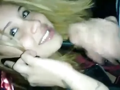 Um bebê está se exibindo filme de pornô mulher melancia