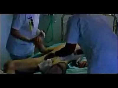 Adolescente filme pornô mulher transando com está ficando com um pau na boca