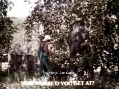 Mulher sacudindo filme de sexo mulher transando com cavalo sua bunda grande