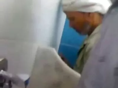 Tão linda filme pornô de mulher de 60 anos esposa morena faz uma sessão de merda quente quando os pais dormem, aproveite