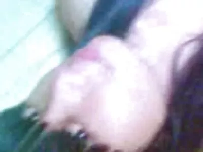 Tão linda namorada loira faz uma baita chupada na camara e divulga, aproveita filme de pornô com duas mulheres