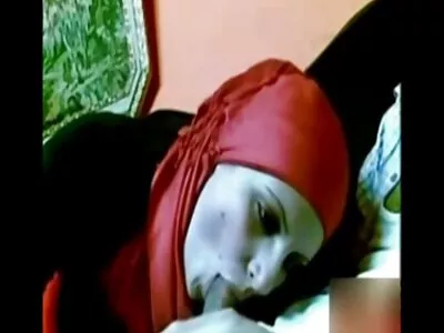A querida russa quente bateu filme pornô mulher fazendo por trás