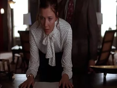 Cutie filme pornô com mulher nova está fazendo uma dança sexy
