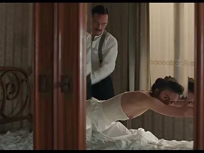 Então, linda morena, quero ver filme pornô de cachorro esposa milf, dê um longo passeio quando os pais saírem de casa