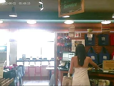 Menina magrinha filme pornô de cavalo com mulher desfilando o corpo