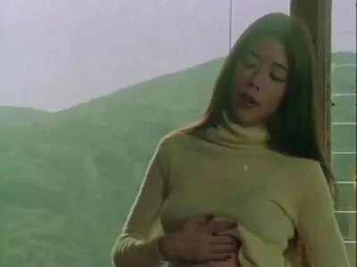 Garotas sexy posam em filme pornô da mulher moranguinho lingerie