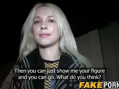 Morena está dando filme pornô só com mulheres gostosas um boquete