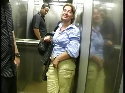 Milf esta brincando com filme pornô só com mulher brasileira ela mesma