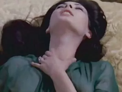 Garota filme pornográfico mulher em ação solo