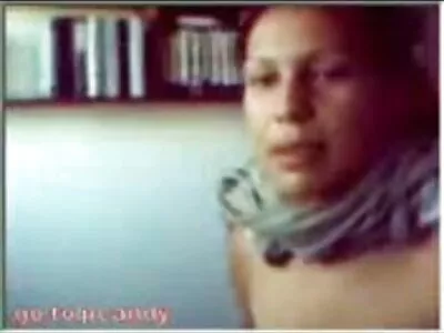 Depois de obter novos sapatos, BF é recompensado com um BJ filme pornô com mulher famosa