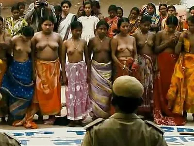Um tímido golpe acaba na foda vídeo pornô grátis com animais hardcore