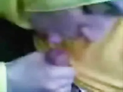 Tão linda esposa morena brasileira chupa pau quando filme pornô mulher transando com cachorro os pais saem de casa para a igreja