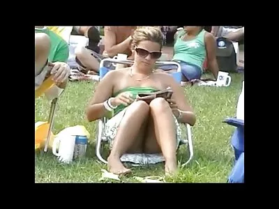 Duas filme pornô a mulher dormindo meninas se acariciando