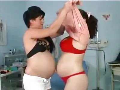Tão linda namorada filme de pornô mulher transando com homem morena faz sexo divertido com o cara negro dele