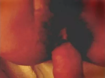 Dildo entra filme pornô da mulher melão em uma bunda