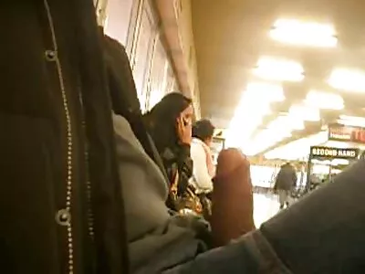 Jovem fazendo sexo filme pornô com mulher pelada no chuveiro e chupando pau