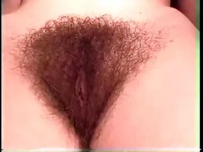 Sexo grupal com uma morena charmosa no chalé filme pornográfico da mulher