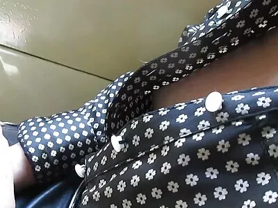 Brinquedo vermelho é filme de sexo transando com mulher o que ela precisa
