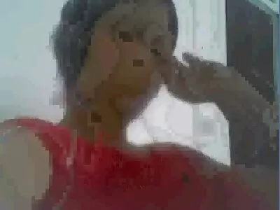 Loira está agarrando bem um filme de pornô mulher melancia pau