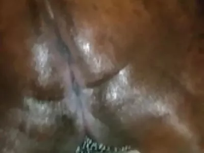 Cutie brincando com filme porno para mulher seus brinquedos sexuais