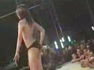 Conexão a três filme de pornô com duas mulheres e um homem no Dia de Ação de Graças