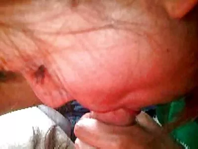 A vagabunda está filme porno 2 mulheres montando um grande dildo