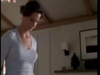 Esposa fodida por filme pornô pelada trás