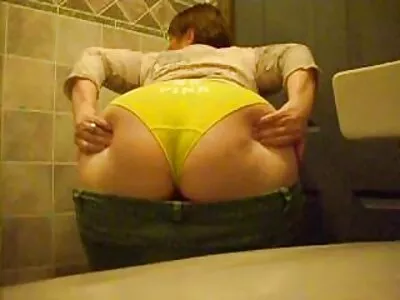 Tão linda namorada morena fica foda em pé no banheiro, puta que pariu filme de pornô mulher transando com cavalo