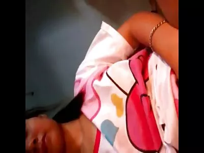 Esposa linda morena chupar pau em uma ótima sessão filme pornô com vários homens de estilo cachorrinho do caralho, aproveite