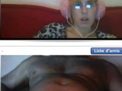 Mulher filme pornô com mulher de 80 anos sexy fazendo strip-tease na câmera