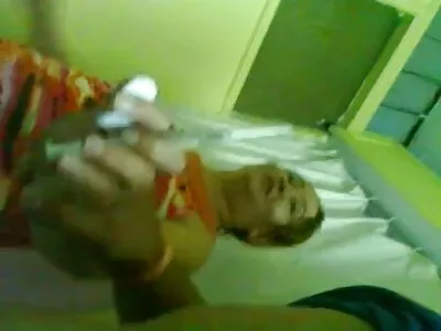 Um cara lascivo colocou sua namorada ruiva tão linda filme de sexo mulher casada para chupar um pau em casa