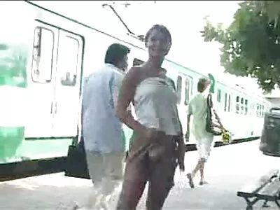 Loira com enormes jarros se masturba e é fodida. quero ver filme pornô mulher transando com animais